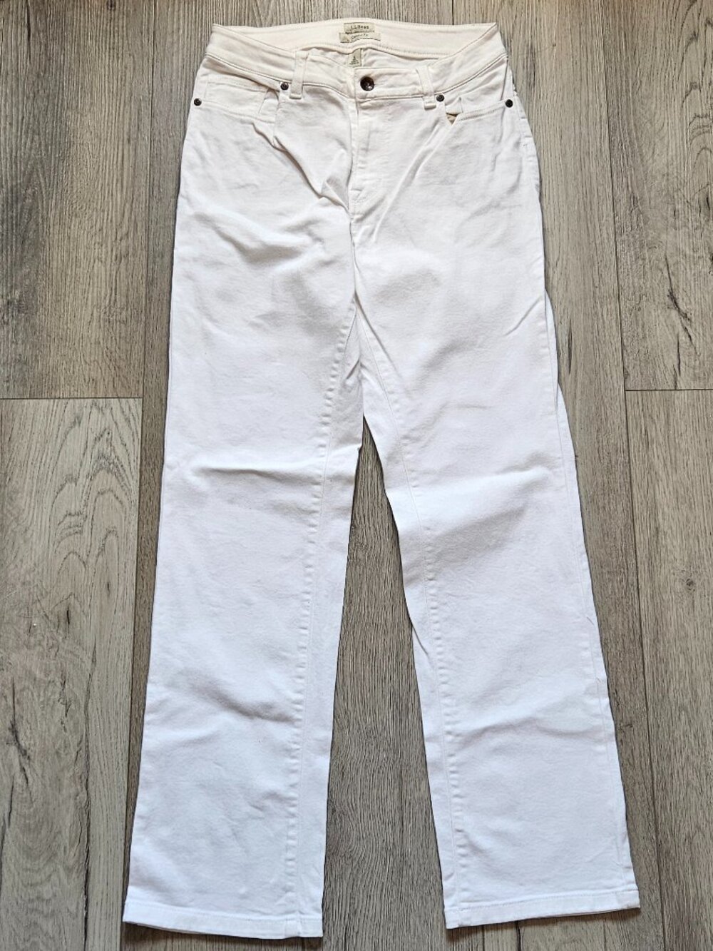 LL Bean Womens Size 6 Regular Classic Fit White Denim Pants Jeans Straight Leg